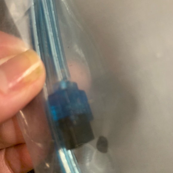 New Data Cable SATA III 24" 6Gb/s w/Latch UV Blue SC-SATA3-24-LL-BL Serial ATA - Picture 3 of 3